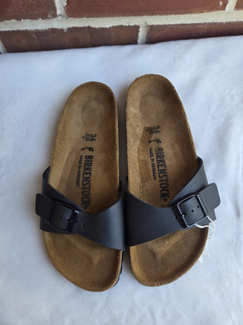 TITLE
Birkenstock Madrid Birko-Flor Black Single Strap Sandals Women 5-5.5 EU 36